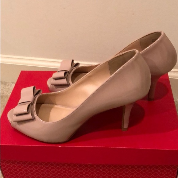 KELLY & KATIE: Nude Peep Toe Heels - Picture 6 of 8